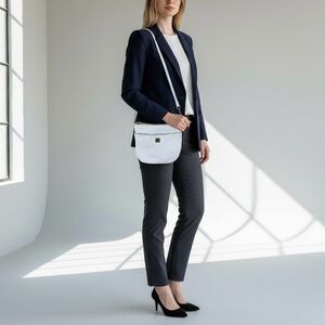 Liz Claiborne White Leather Crossbody Bag Gold Chain Vintage EUC